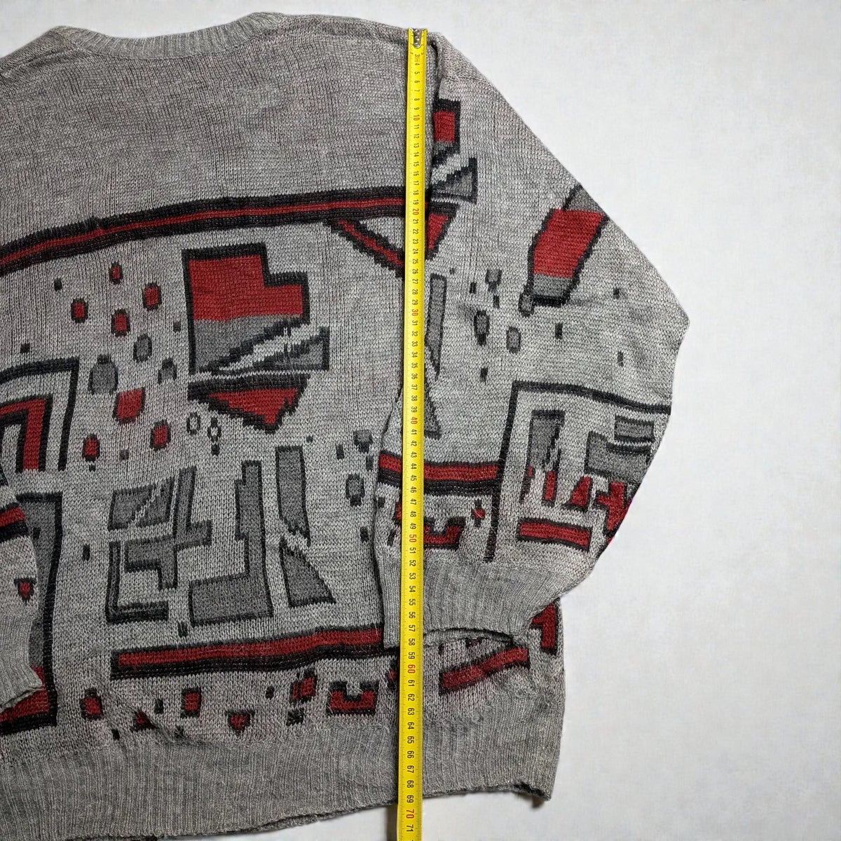 90s Vintage Sweater with Bold Retro Graphic - L/XL