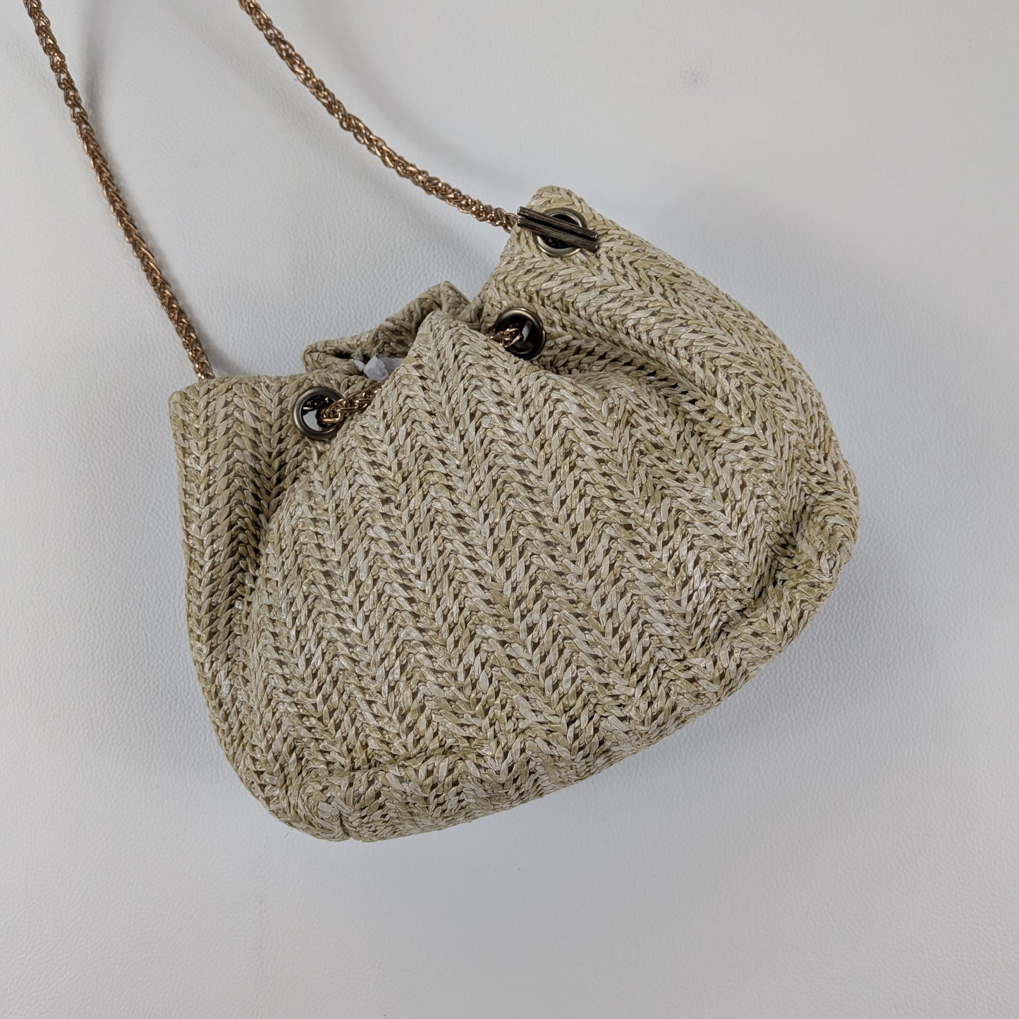 Borsa in paglia intrecciata con perle decorative boho chic