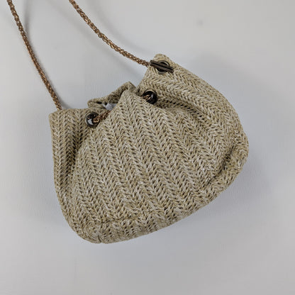 Borsa in paglia intrecciata con perle decorative boho chic