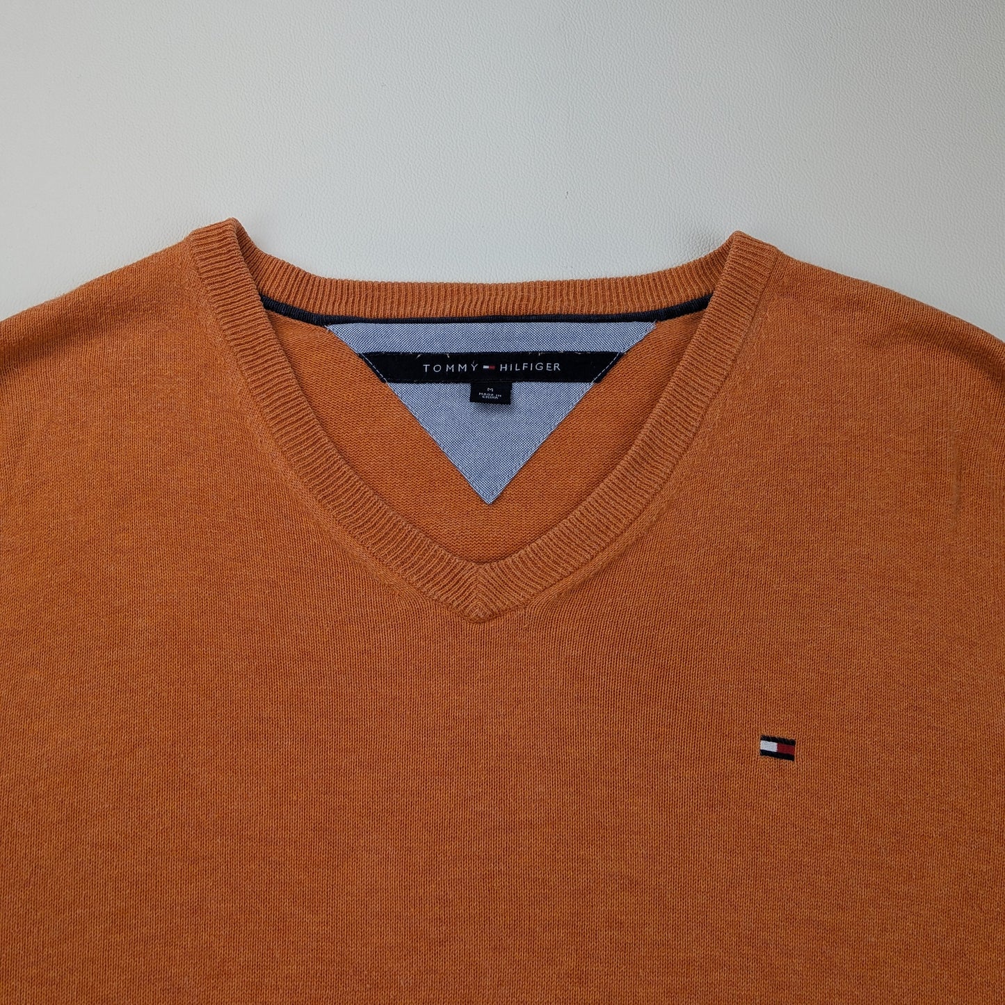 Maglione Tommy Hilfiger con scollo a V preppy - M