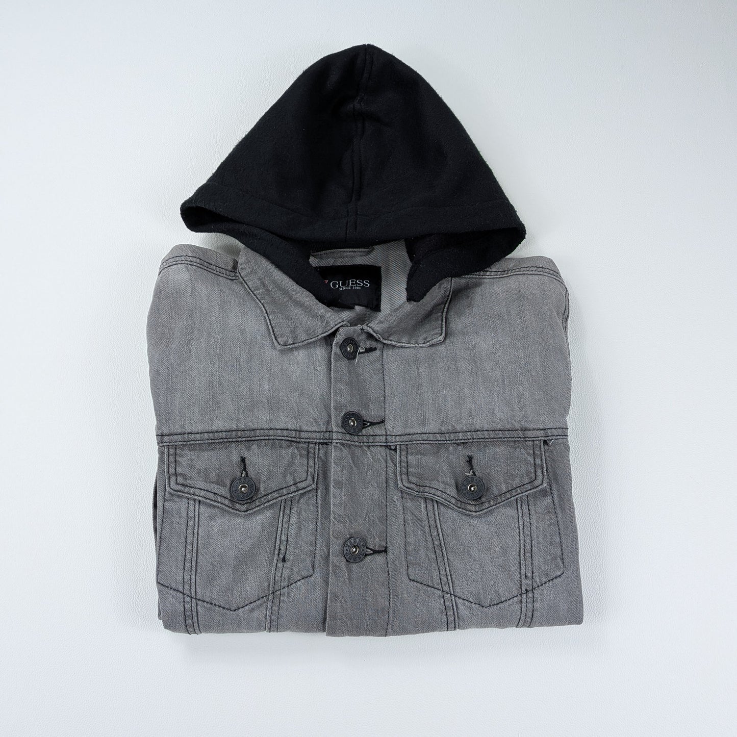 Giacca Guess in denim grigio trucker hoodie - S