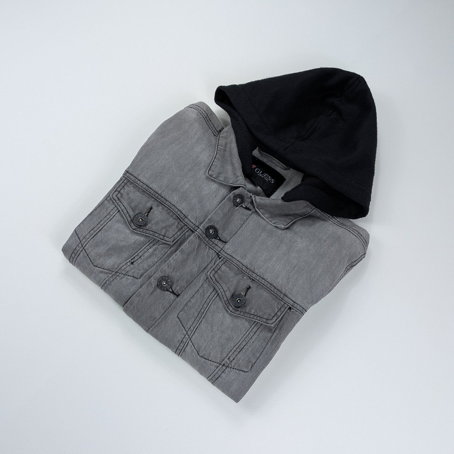Giacca Guess in denim grigio trucker hoodie - S