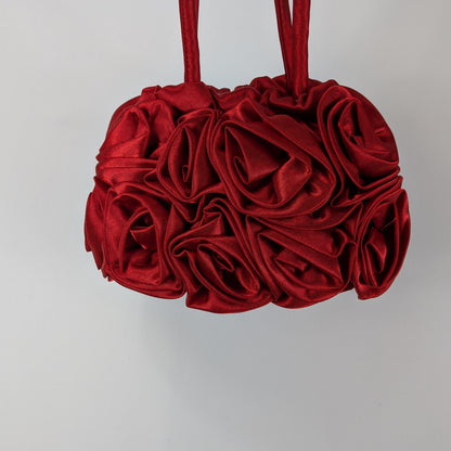 Borsa piccola couture Y2K in tessuto satinato rosette all over