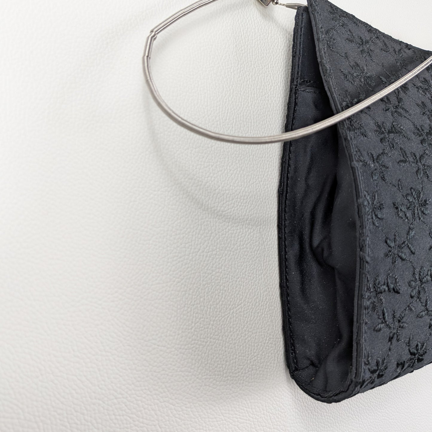 Borsa piccola elegante ricamata a tracolla