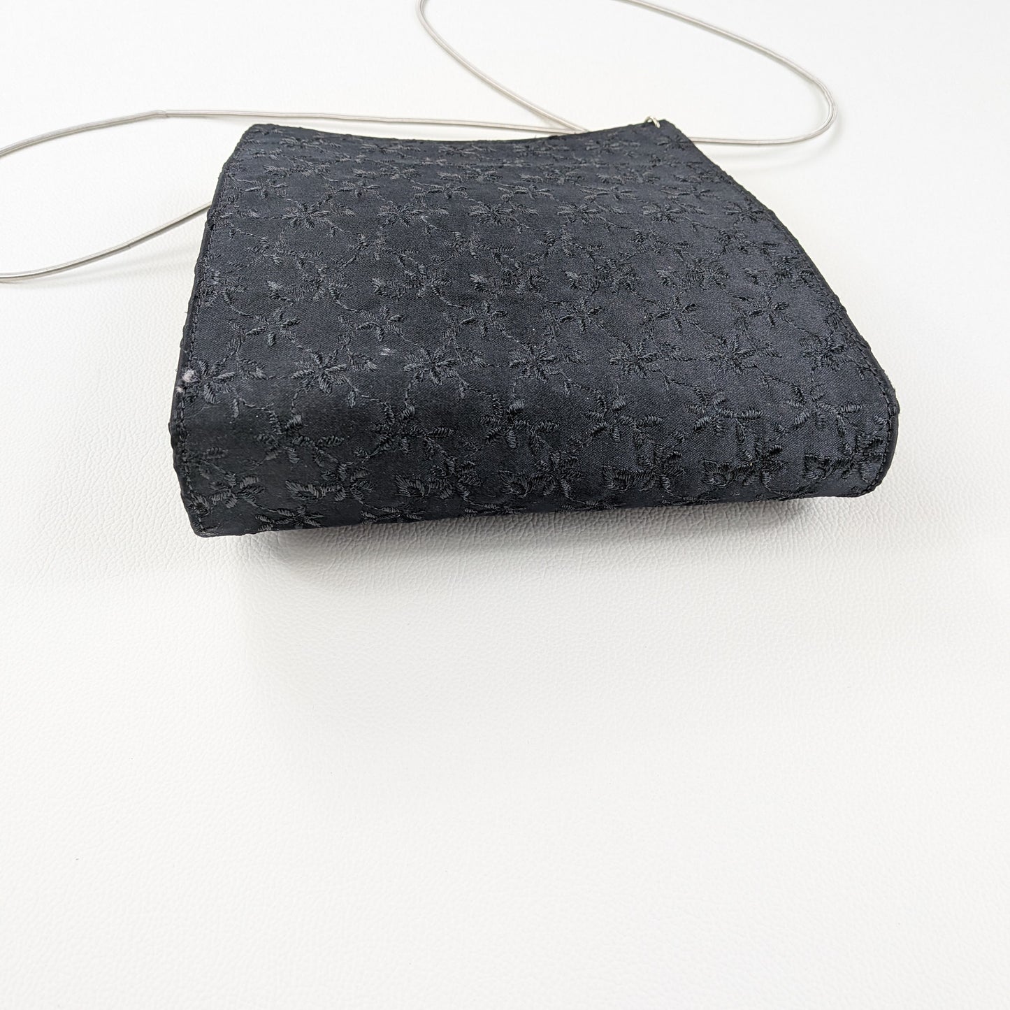 Borsa piccola elegante ricamata a tracolla