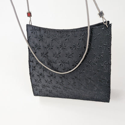 Borsa piccola elegante ricamata a tracolla