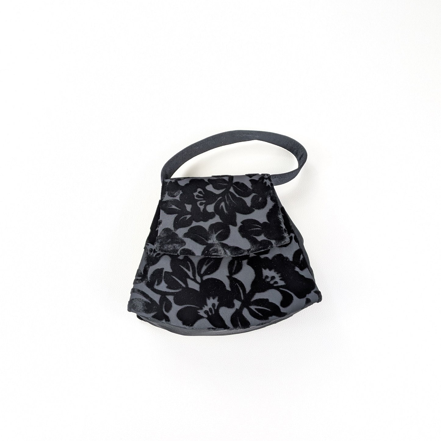 Borsa piccola nera elegante vellutata manico corto