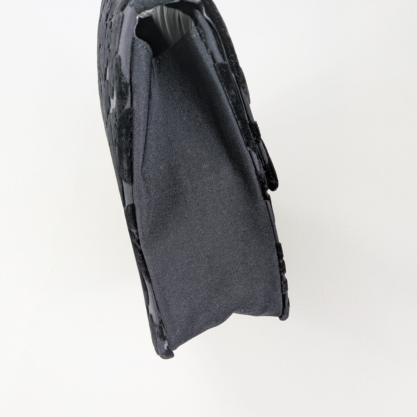 Borsa piccola nera elegante vellutata manico corto