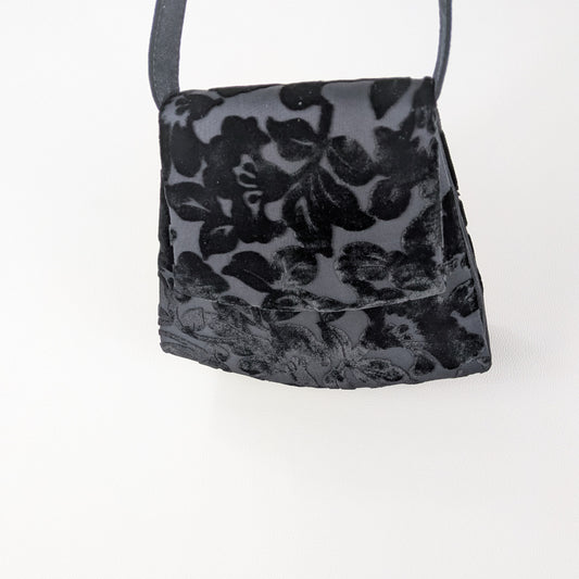 Borsa piccola nera elegante vellutata manico corto