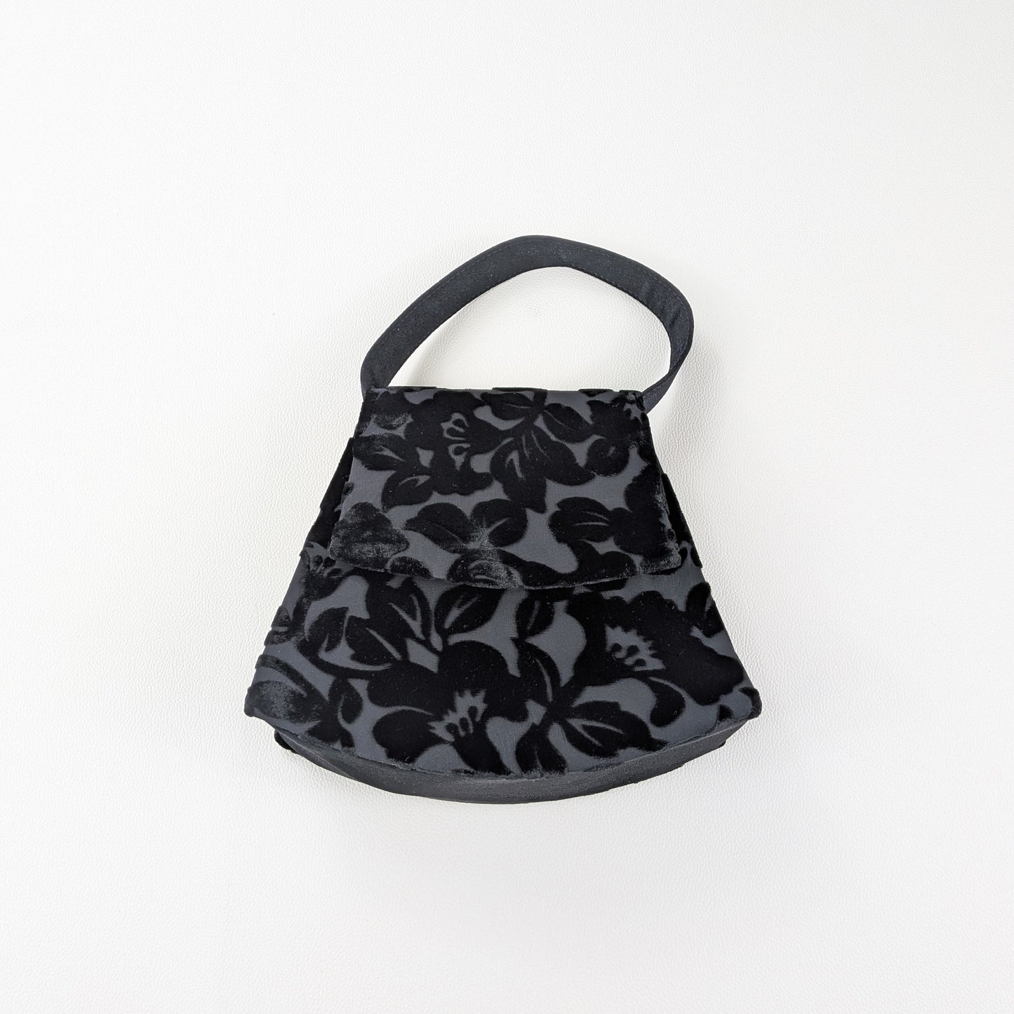 Borsa piccola nera elegante vellutata manico corto