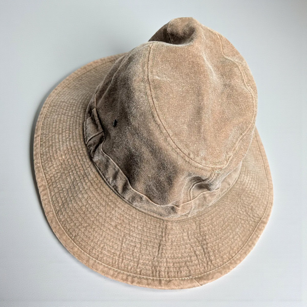 Cappello vintage a tesa larga