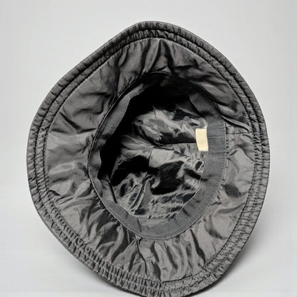 Bucket hat vintage nero look anni ’90