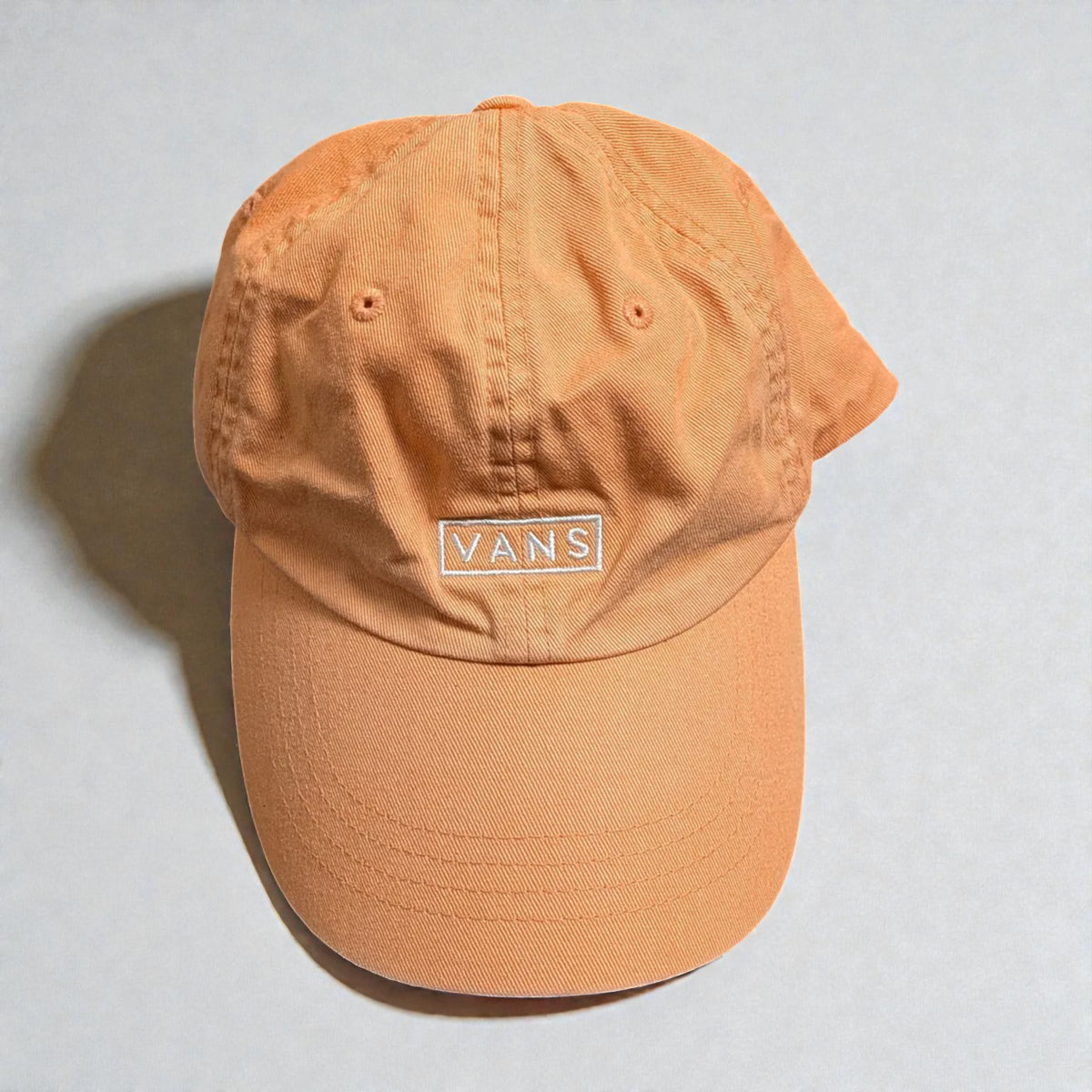 Cappello in cotone con visiera curva