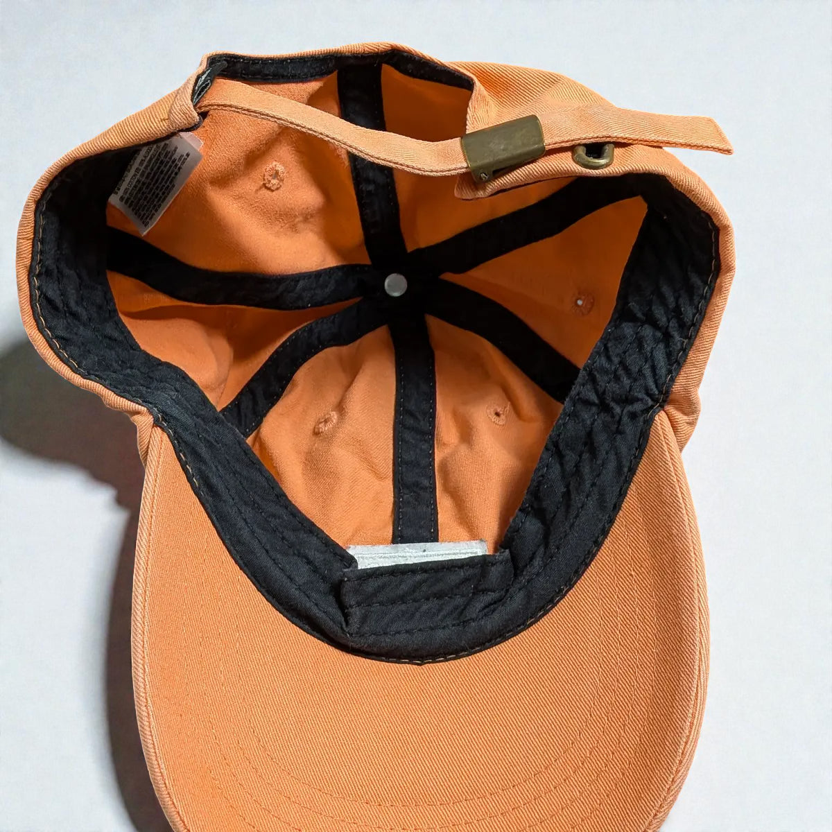 Cappello in cotone con visiera curva