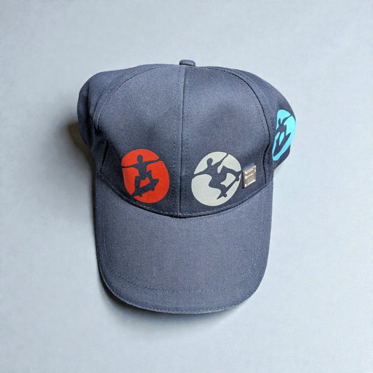 Cappello in cotone con grafiche skaters