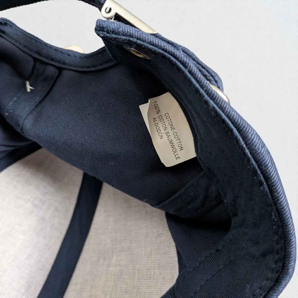 Cappello in cotone con grafiche skaters