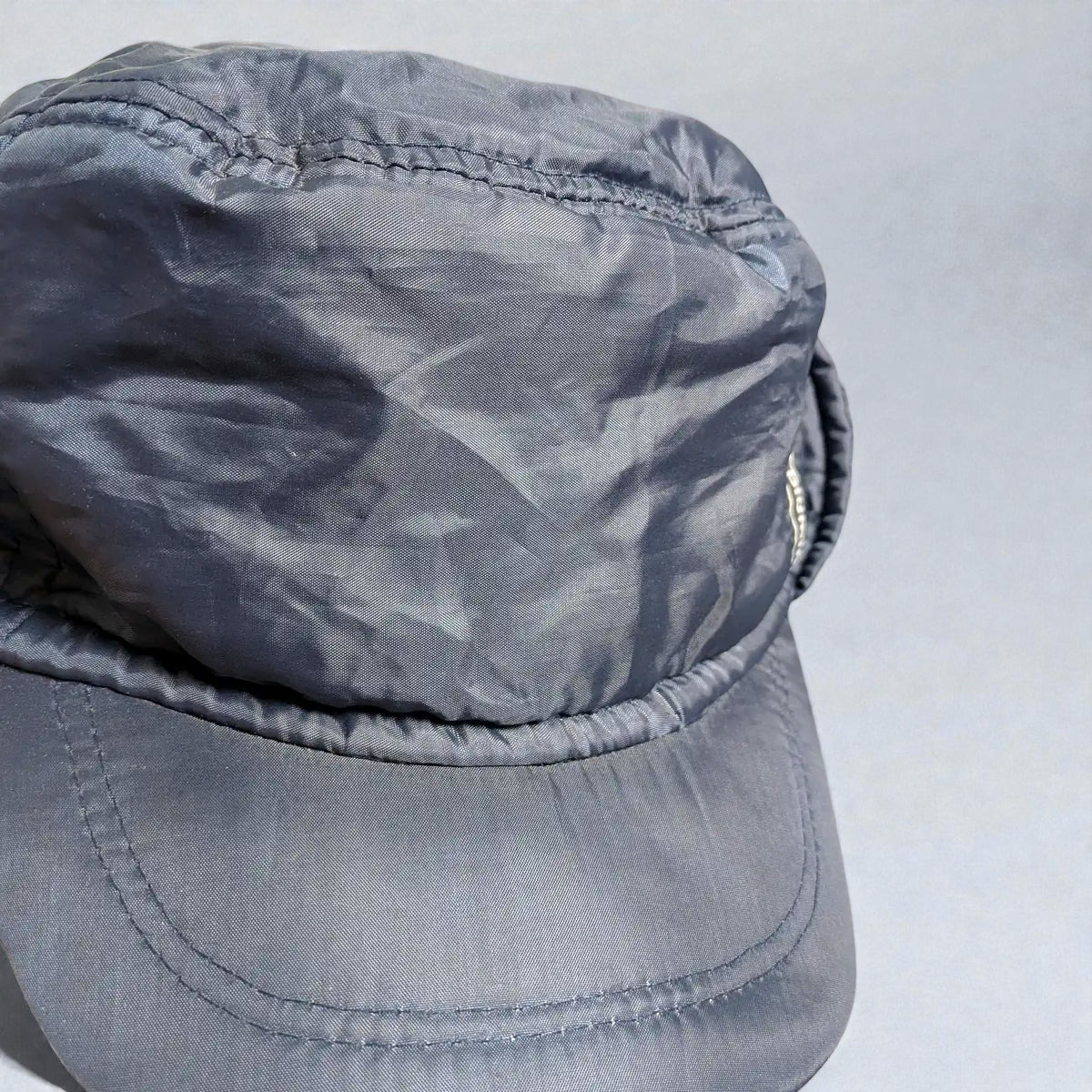 Cappello invernale imbottito piumino con paraorecchie richiudibili
