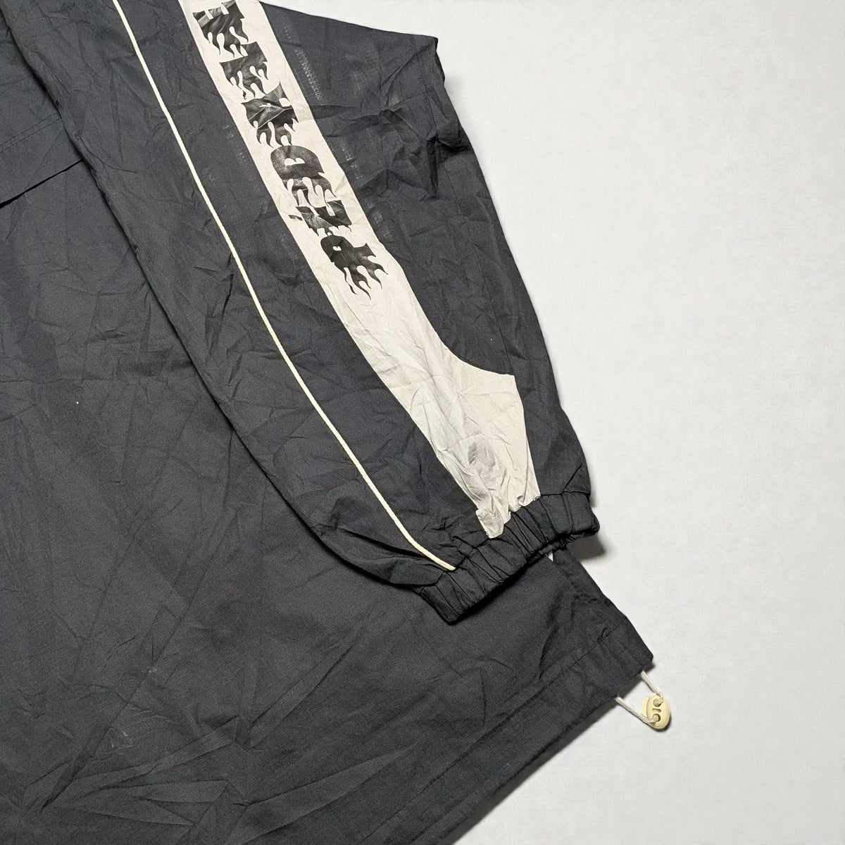 Umbro windbreaker Y2K con cappuccio estraibile e grafica flame - L