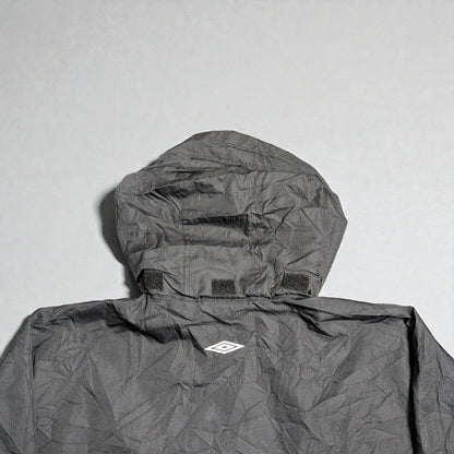 Umbro windbreaker Y2K con cappuccio estraibile e grafica flame - L