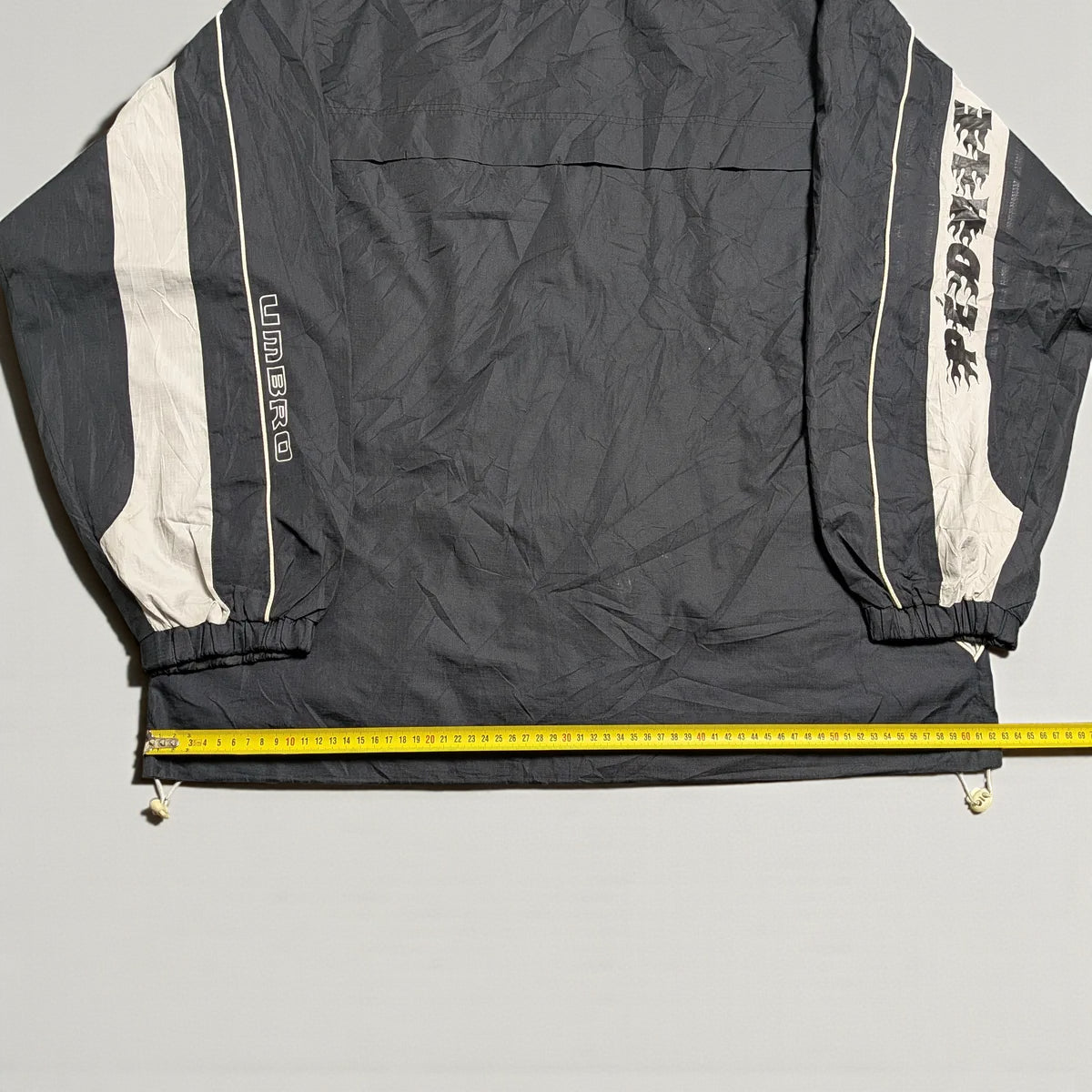 Umbro windbreaker Y2K con cappuccio estraibile e grafica flame - L