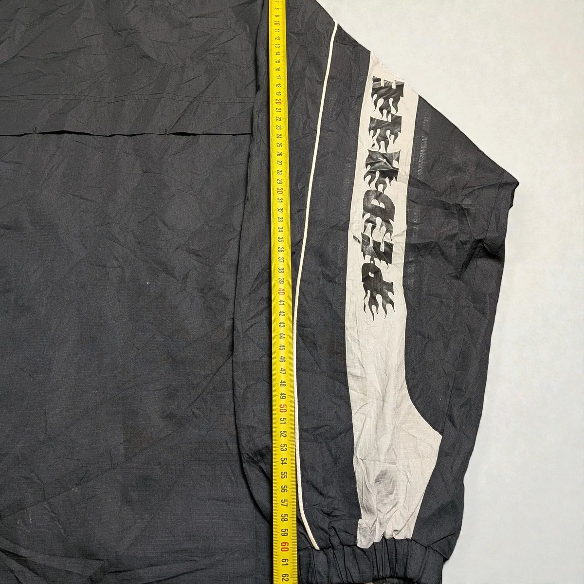Umbro windbreaker Y2K con cappuccio estraibile e grafica flame - L