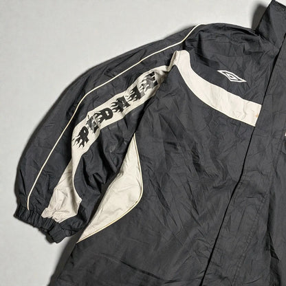 Umbro windbreaker Y2K con cappuccio estraibile e grafica flame - L