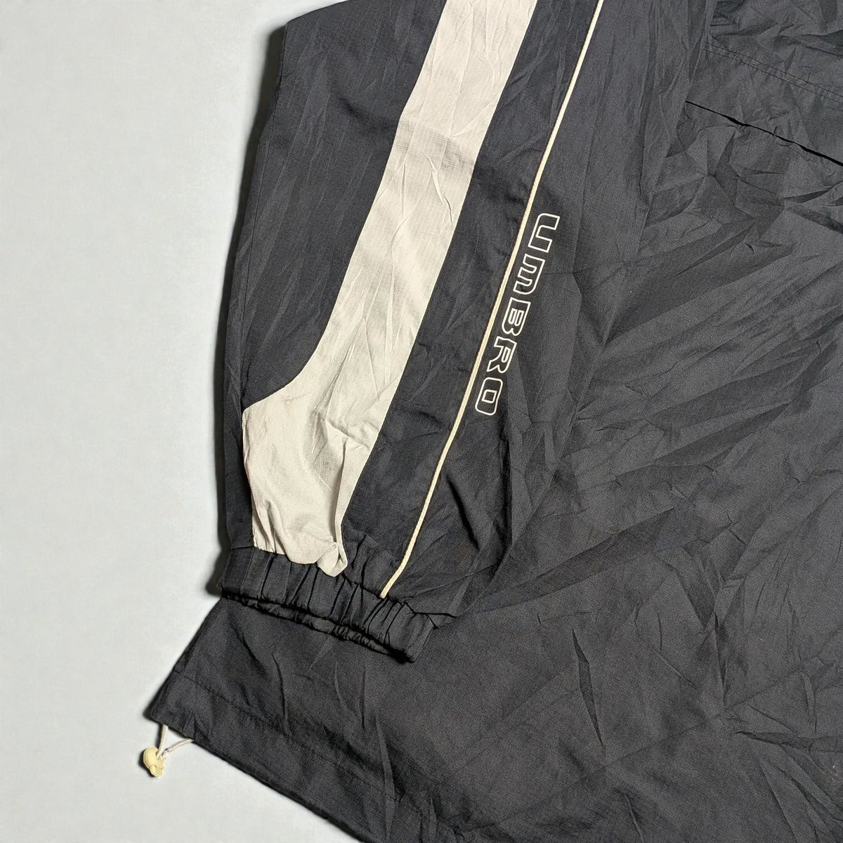 Umbro windbreaker Y2K con cappuccio estraibile e grafica flame - L