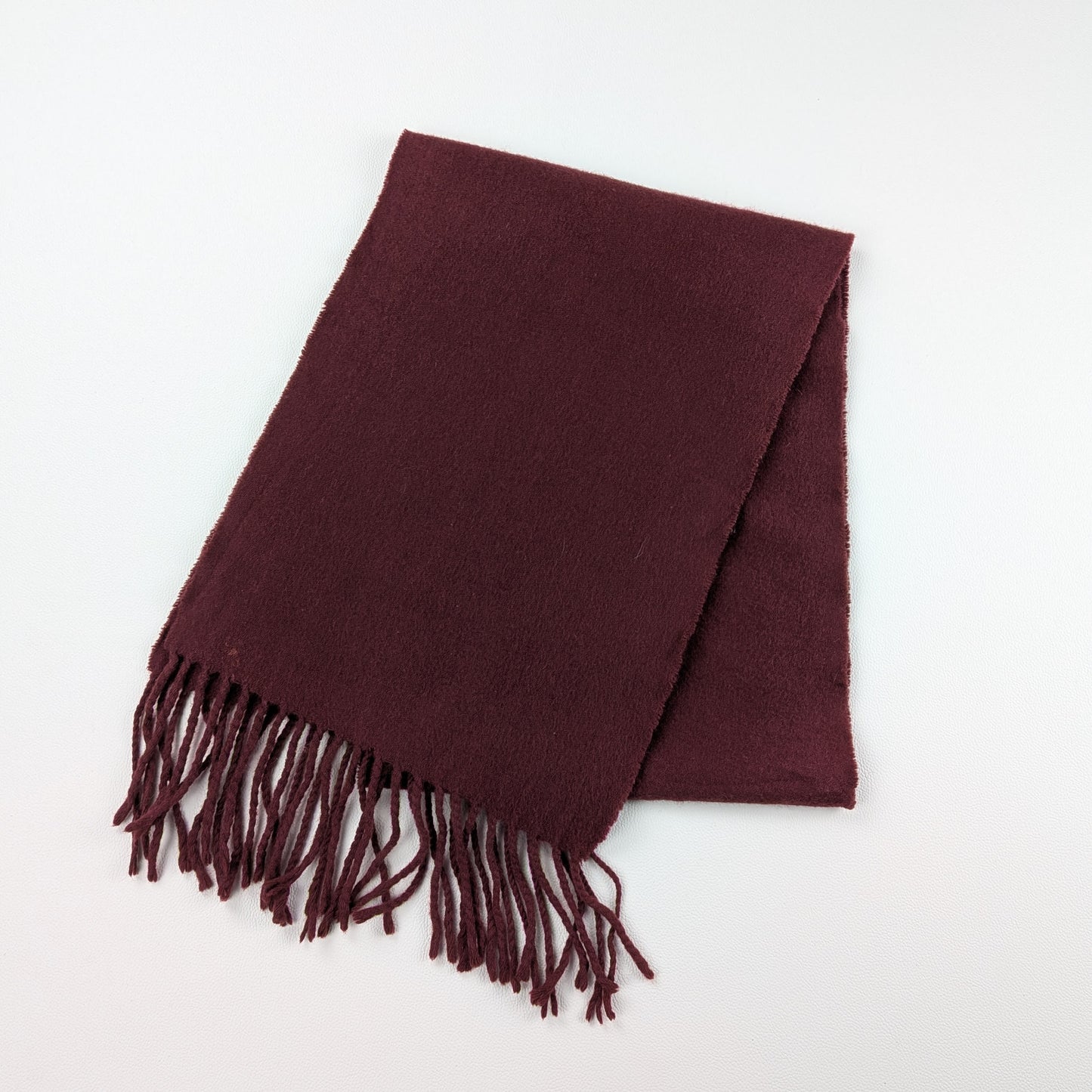 Sciarpa in lana colore bordeaux intenso minimal
