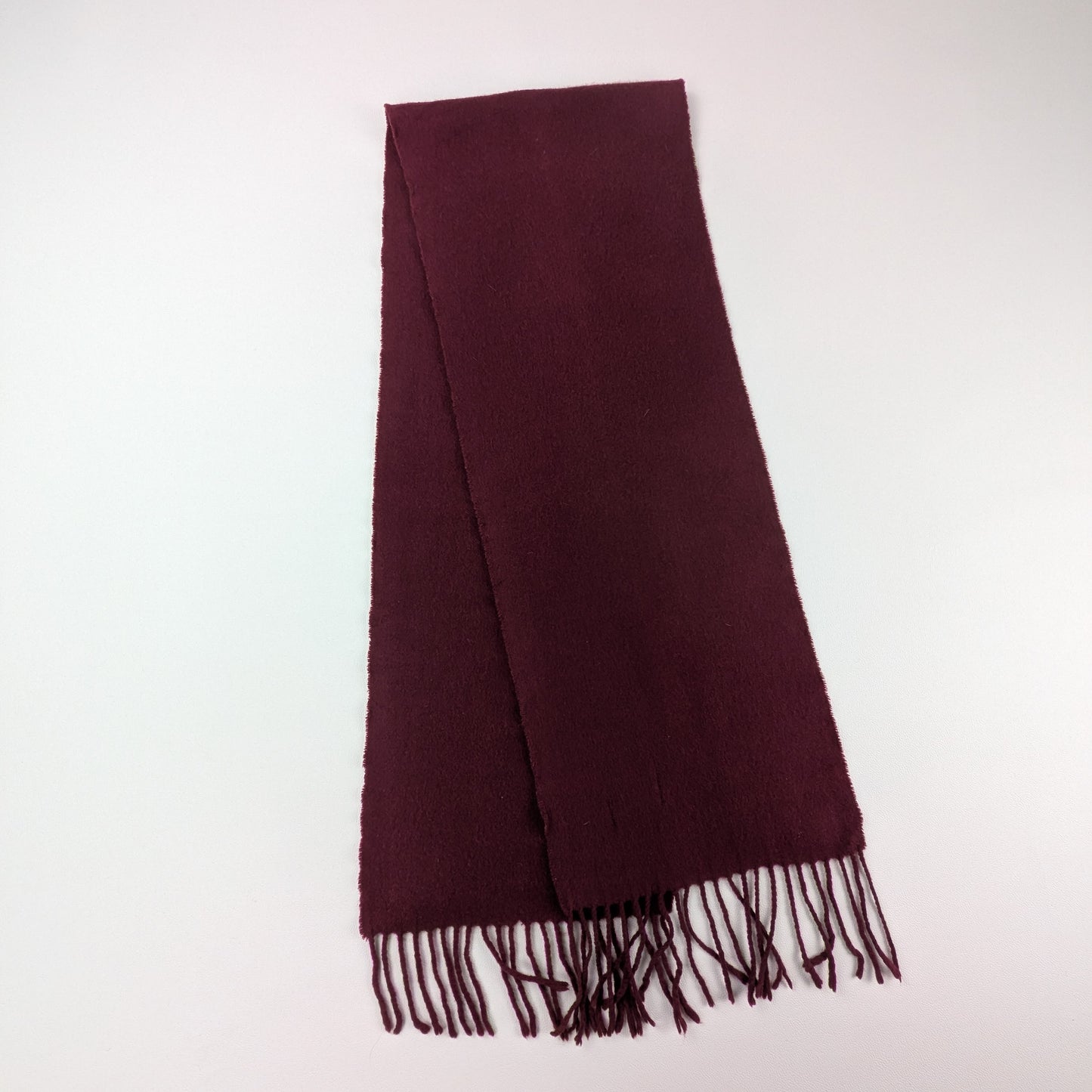 Sciarpa in lana colore bordeaux intenso minimal