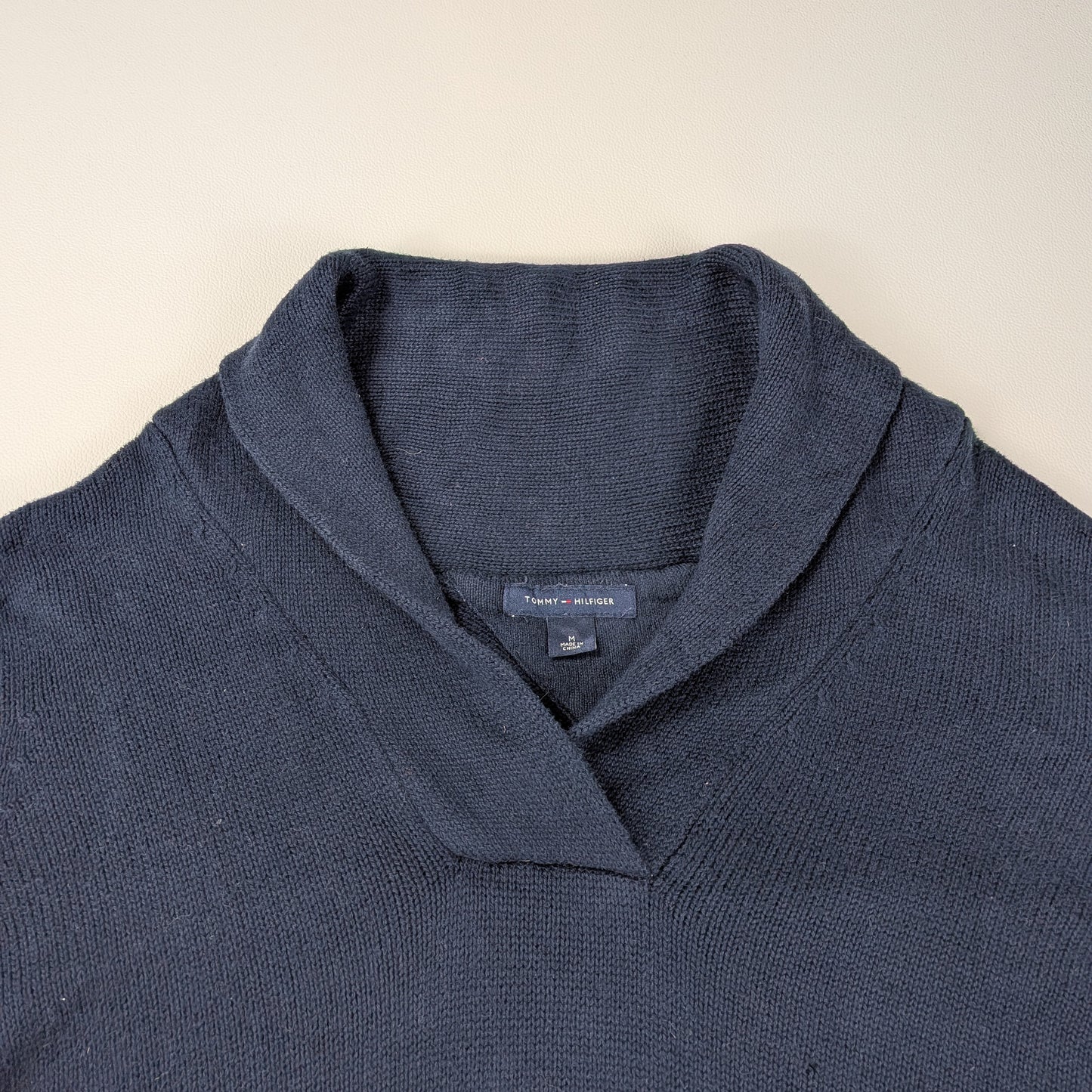 Maglione Tommy Hilfiger vintage con collo sciallato - S/M